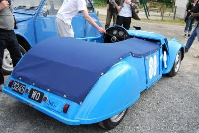 Ce modèle bleu est bien joli, mais je cherche ma "chambre à coucher". Où est-elle ?