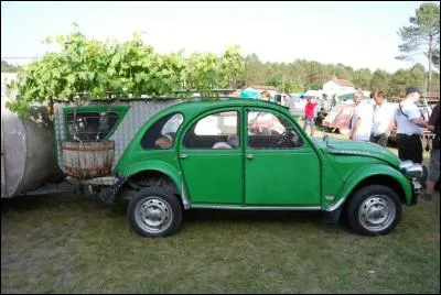 J'ai retrouvé la 2 CV "Vigneron" ! Mais qu'avait de spécial la précédente, celle de l'image n° 3 ?
