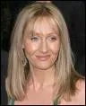 J.K. Rowling est la cratrice du personnage :