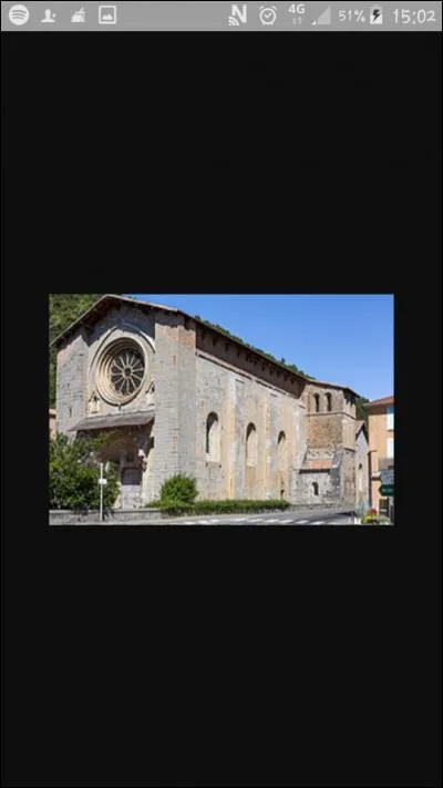 À quelle architecture appartient la cathédrale de Notre-Dame-du-Bourg ?
