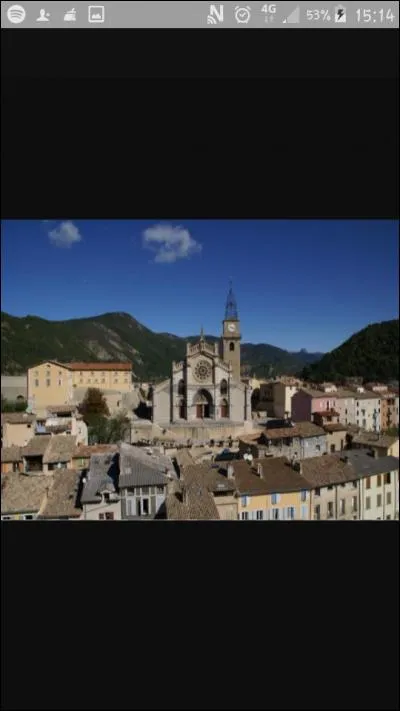 À combien d'altitude se situe la ville ?