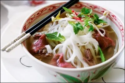 Voici la soupe nationale nommée "Pho". Dans quel restaurant dînons-nous ?