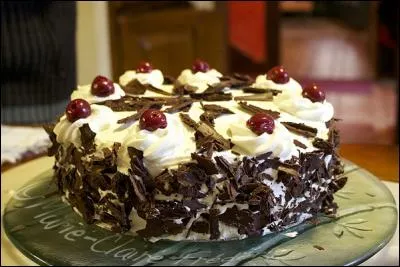 Quel est le pays d'origine de ce gâteau dont nous nous délectons aussi en France ?