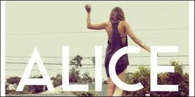 Elle a fait "The Voice" en Belgique mais elle est partie en demi-finale. Qui l'a recontactée ?