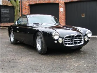 À quel chanteur appartient cette Maserati ?