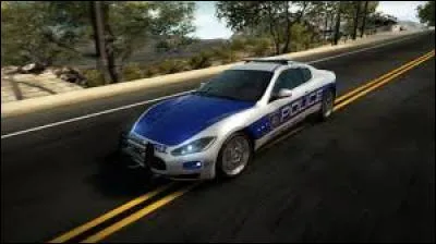 Quel pays n'a pas de Maserati en tant que voiture de police ?
