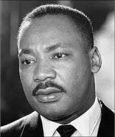 MLK a fait un de ses meilleurs discours : "I have a dream" ! Il a dit une chose qui a rendu célèbre ce discours : "J'ai un rêve, ce sont mes 4 petits-enfants qui vivront dans un pays où..."
