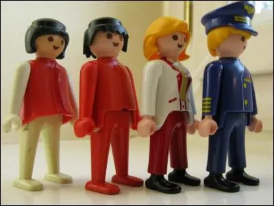Quel est le métier du playmobil en bleu avec la casquette ?