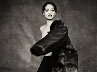 Avec qui n'a-t-elle jamais fait de featuring ?