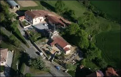 Village Gersois de Gascogne, peuplé de 44 habitants, Scieurac-et-Flourès se situe en région ...