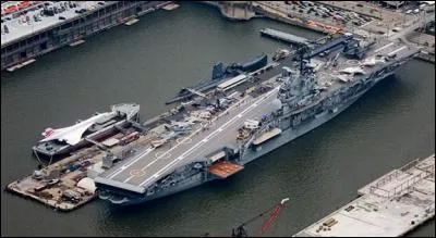 Laquelle de ces guerres n'est pas retracée dans l'Intrepid Museum ?