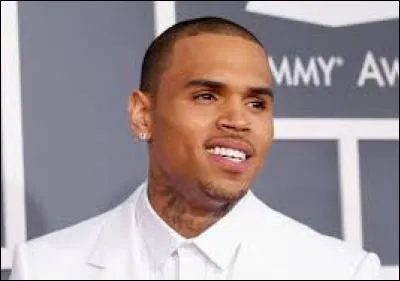 Quel est le vrai nom de ce chanteur, appelé Chris Brown ?