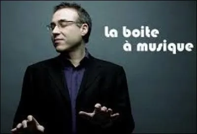 "La Boîte à musique" est un programme culturel, axé sur la musique classique, diffusé depuis 2006 sur France 2. Qui est le présentateur de cette émission ?