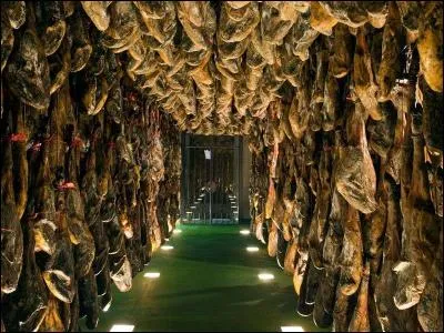 Combien de temps un gros jambon de Bellota pata negra Jabugo peut-il rester en affinage ?