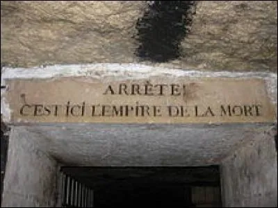 Qu'étaient les catacombes ? (plusieurs réponses)