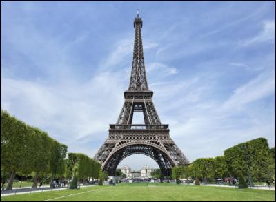Pendant sa construction, comment était surnommée la Tour Eiffel ?