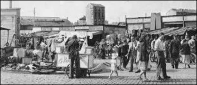 Par qui les "Puces" ont-elles été organisées ?