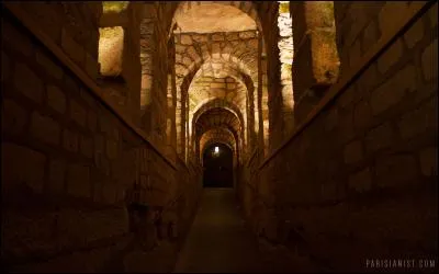 Les catacombes se situent sous Paris ; à quelle profondeur ?