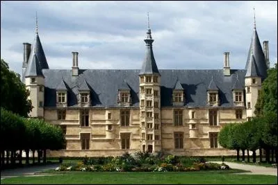 Quel département ne touche pas à celui de la Nièvre ?