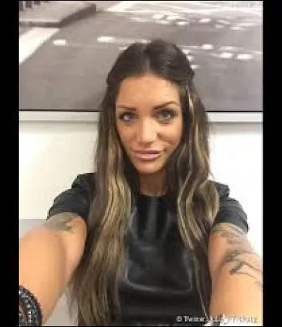 Qui est l'ex-amie de Julia ?