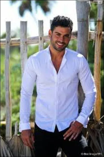 De quelle couleur sont les cheveux de Ricardo ?