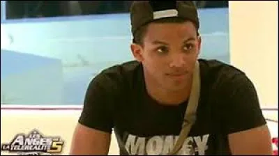 Pour quelle raison Michaël Essouong a-t-il quitté l'aventure ?