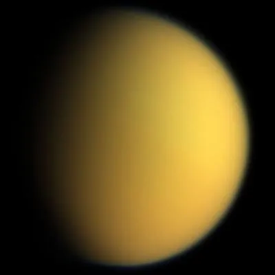 Titan, un satellite de Saturne, possède des mers ; de quoi sont-elles composées ?