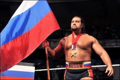 Quel est le pays de Rusev ?
