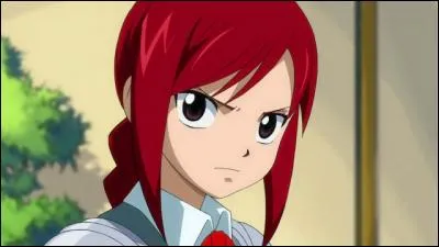 Quelle partie de son corps a perdu Erza, étant petite ?