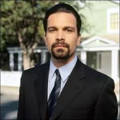 Quelles sont les activités de Carlos Solis ?