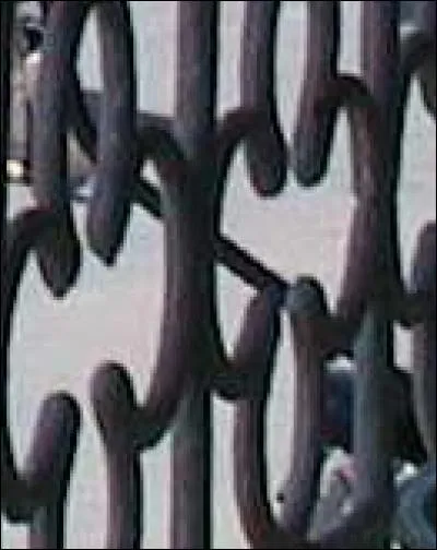 Un tableau associé à une variable comporte au départ :