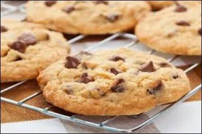Quel est ce petit biscuit sec et rond aux pépites de chocolat originaire des États-Unis ?
