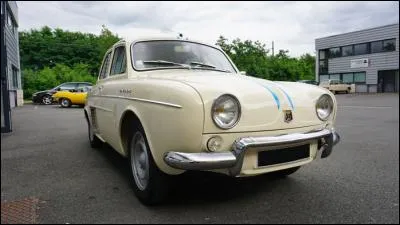 1962 - Plus de 50 000  attendus pour cette Dauphine Renault. Mais qu'a-t-elle de si spécial ?
