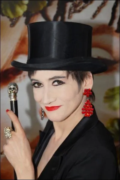 Je crois qu'elle préfère la ouate. Mais qui est-ce ?