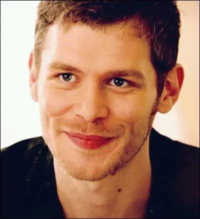 Qui est l'acteur qui joue le rôle de Klaus Mikaelson ?
