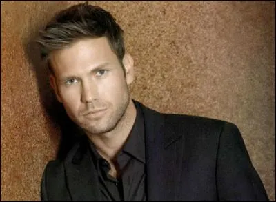 Qui joue le rôle d'Alaric Saltzman ?