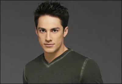 Qui joue le rôle de Tyler Lockwood ?