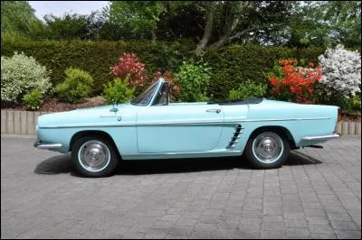 Voiture à la ligne élégante, à deux portes et moteur arrière, produite en version coupé ou cabriolet par Renault entre 1958 et 1968. C'est :