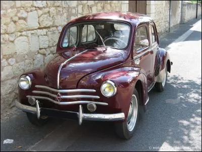 Première voiture française à être produite à plus d'un million d'exemplaires entre 1947 et 1961, c'est :