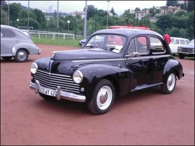 Unique Peugeot produite entre 1948 et 1954 et fabriquée jusqu'en 1960 sous différentes formes : berline, cabriolet, utilitaire. C'est :