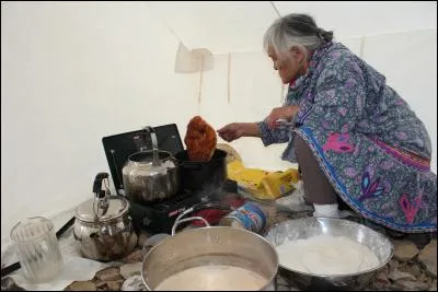 Les inuits mangent de la baleine, de l'ours, du phoque et du renne :