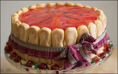 Comment Carême a-t-il baptisé la charlotte qu'il inventa, fourrée à la crème bavaroise ?