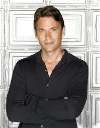 Quelle est l'activité de Ian Hainsworth ?