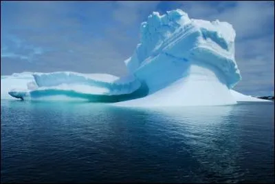 Quel océan ne borde pas le pôle Sud ?