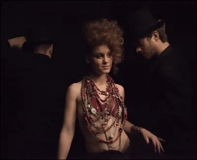 Emji, lauréate de "Nouvelle Star" 2015 est également à la une de l'actualité. Pour quelle raison ?