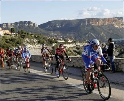 Sous les couleurs de quelle équipe Thomas Voeckler vient-il de gagner le premier Tour de Provence ?