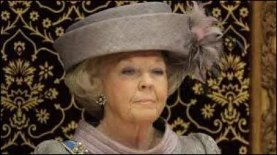 En 1980, dans quel pays la reine Beatrix est-elle montée sur le trône ?