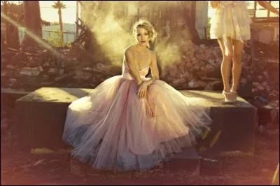 Quand on parle d'une jeune fille innocente, on la compare à :