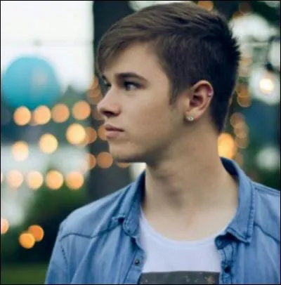 Qui est ce chanteur ?