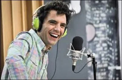 De quelle maison viennent ses costumes ?